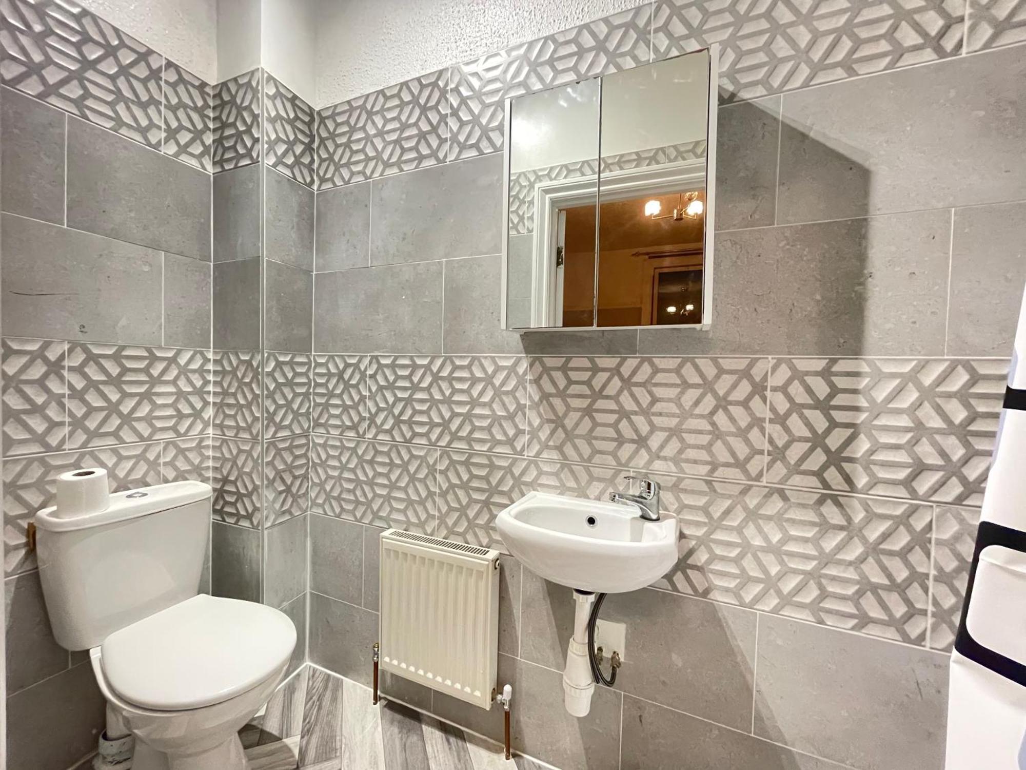 With Private Bathroom And Shared Kitchen Londra