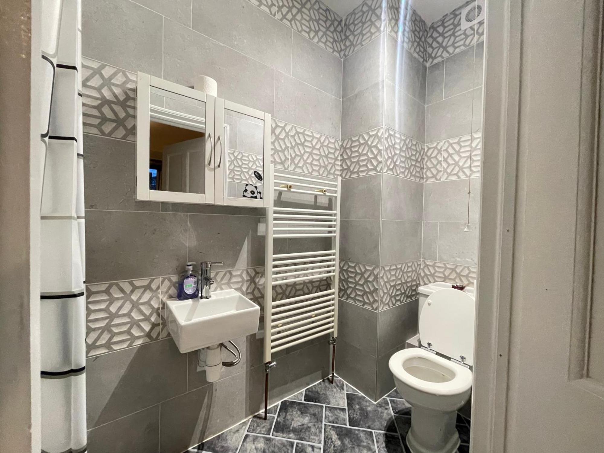 Privatunterkunft With Private Bathroom And Shared Kitchen London