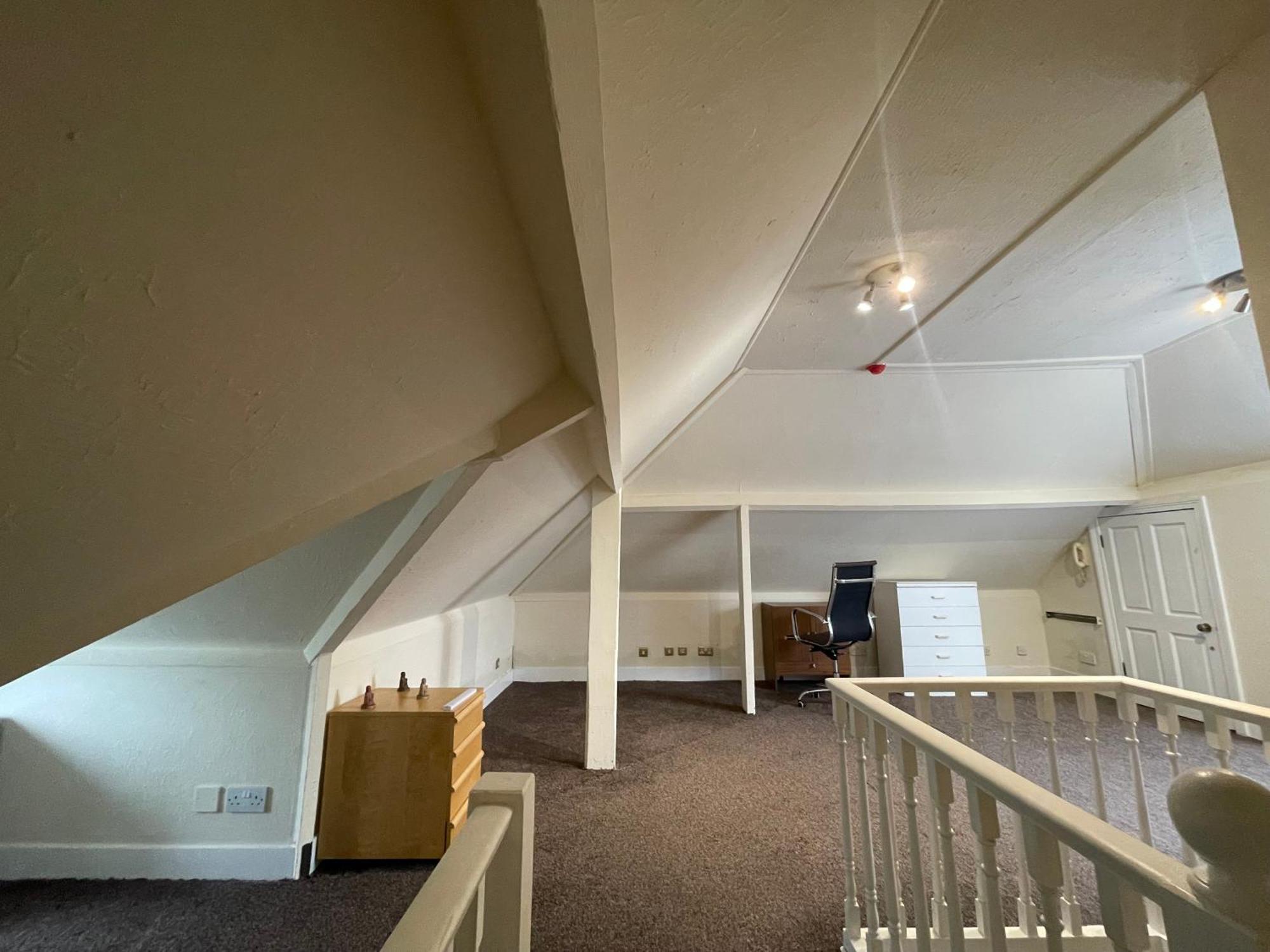 Gazde/Camere de închiriat With Private Bathroom And Shared Kitchen