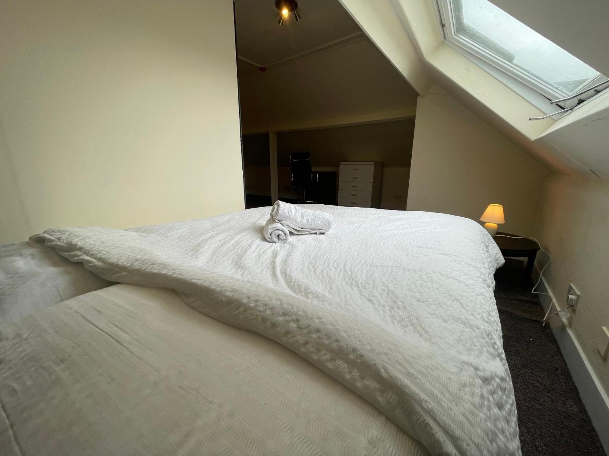 With Private Bathroom And Shared Kitchen Privatunterkunft London