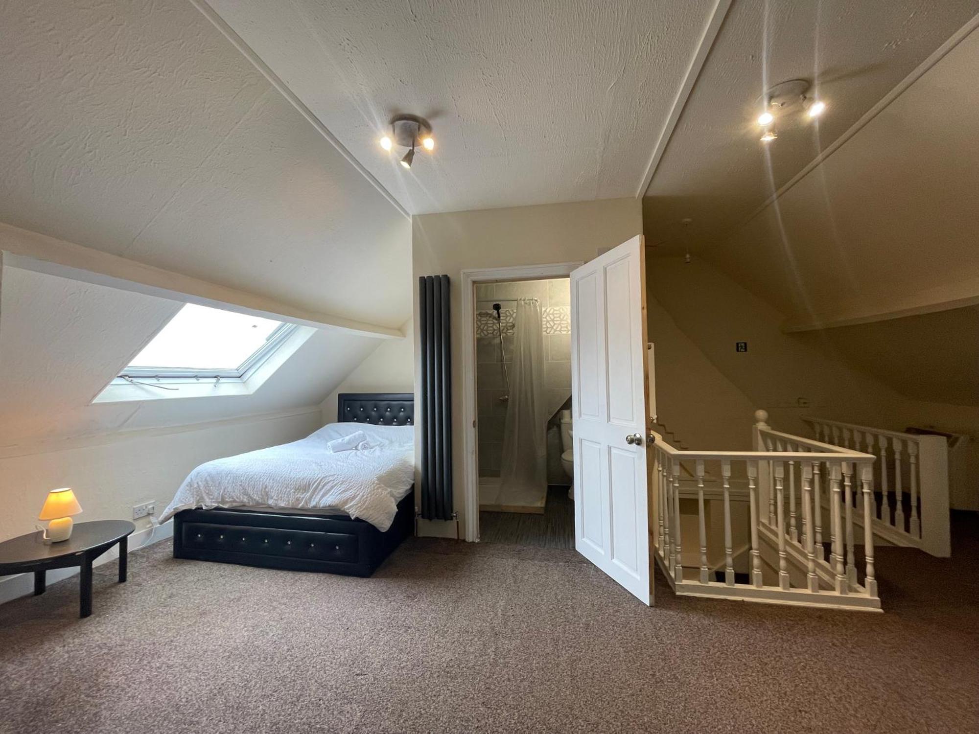 Privatunterkunft With Private Bathroom And Shared Kitchen London