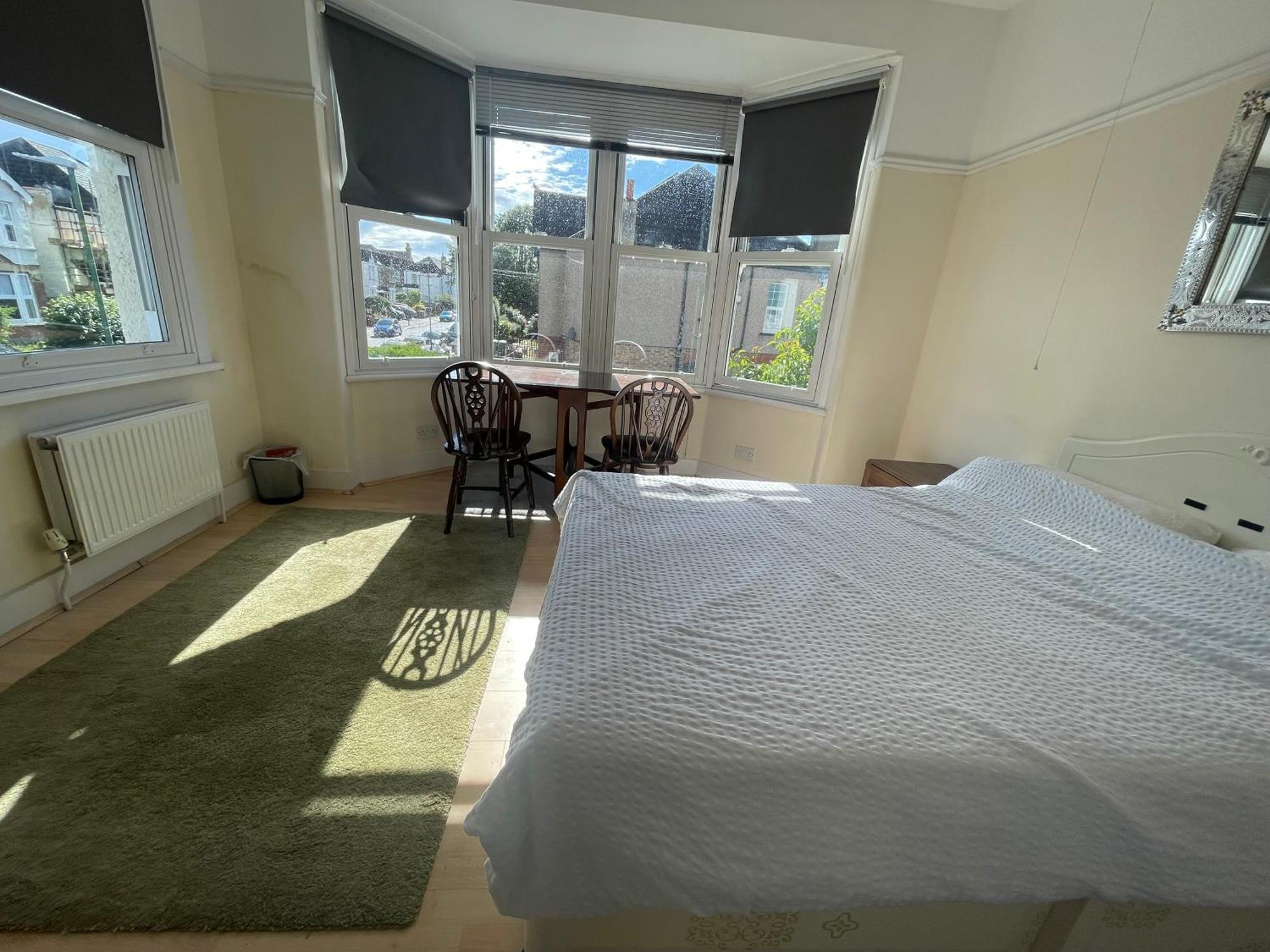 With Private Bathroom And Shared Kitchen * Londra